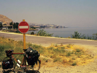 Trotz des beschriebenen Hochgefhls kamen mir die wenigen Kilometer zum Kibbuz Ginosar am See Genezareth, [...], lang vor.